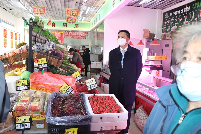 干饼就咸菜，吴志广总经理又下店了。